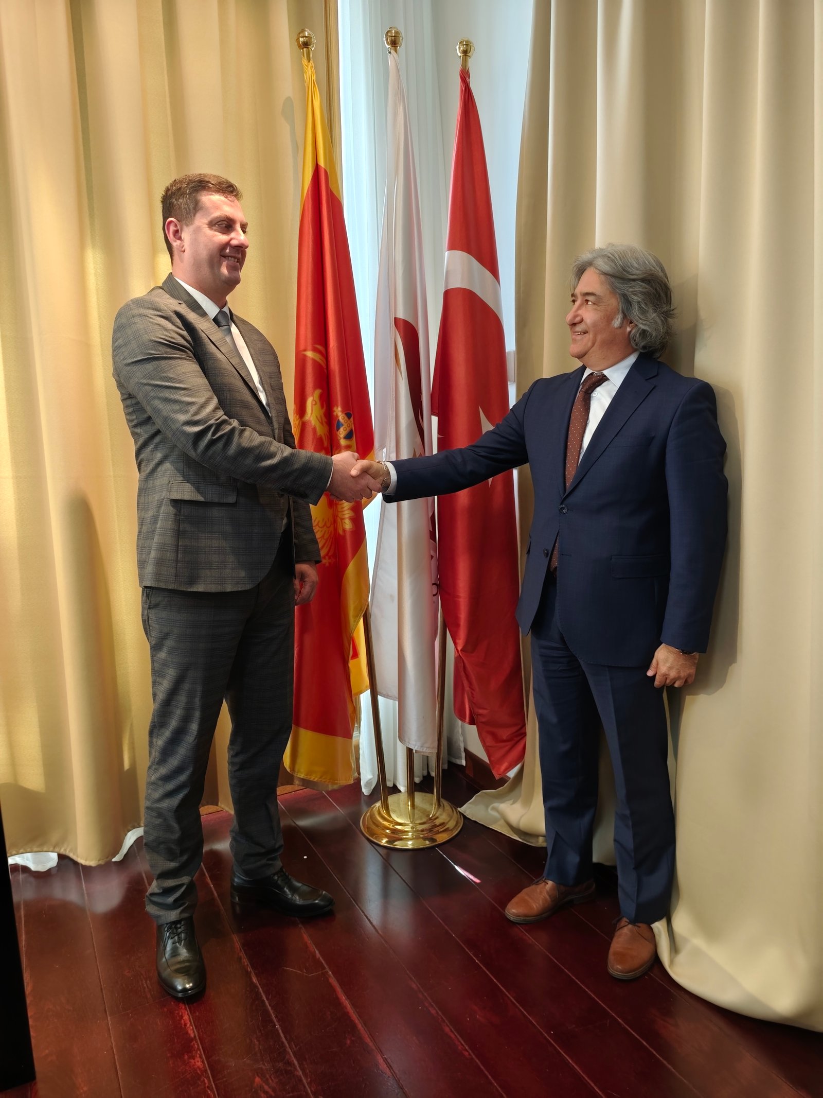 Türkiye & Montenegro flags